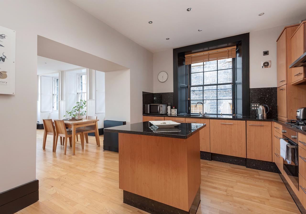 Parliament Sq Apartment Единбург Екстериор снимка