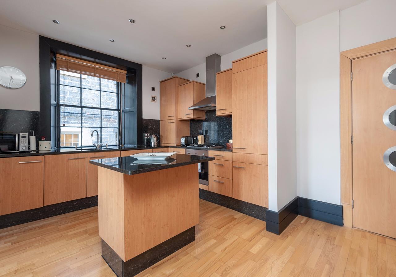 Parliament Sq Apartment Единбург Екстериор снимка